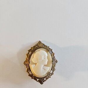 Vintage Cameo Brooch
